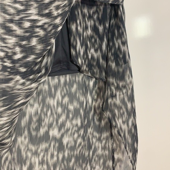 Express Lightweight Flowy Patterned High Low Skirt Skort Gray Size Small - Picture 3 of 14